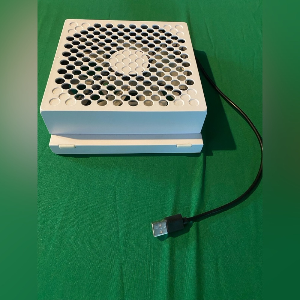 White USB Powered Cooling Fan - Compact Electronics Accessory